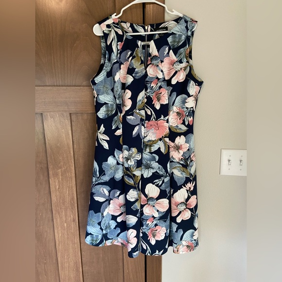Liz Claiborne Dresses & Skirts - Liz Claiborne Sleeveless Floral Pleated Fit & Flare Dress Size 16